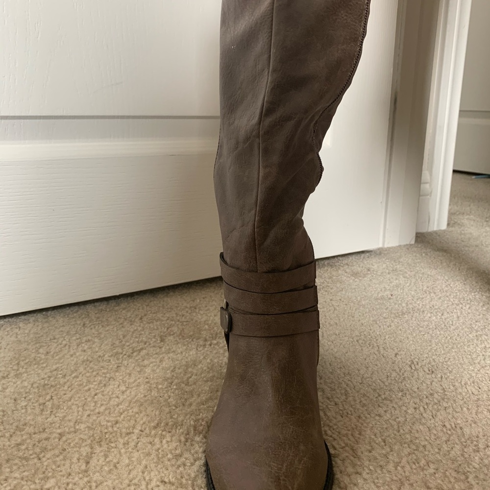 Boots - Picture 3 of 4